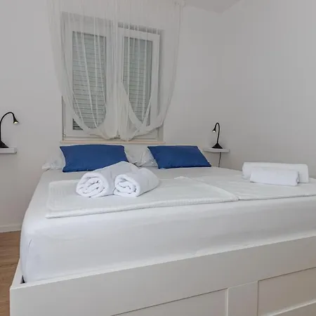 Vivien Apartmán *